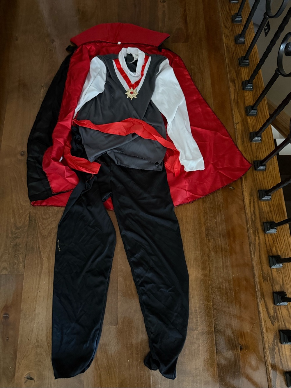 Kids vampire costume size XL top, cape and pants